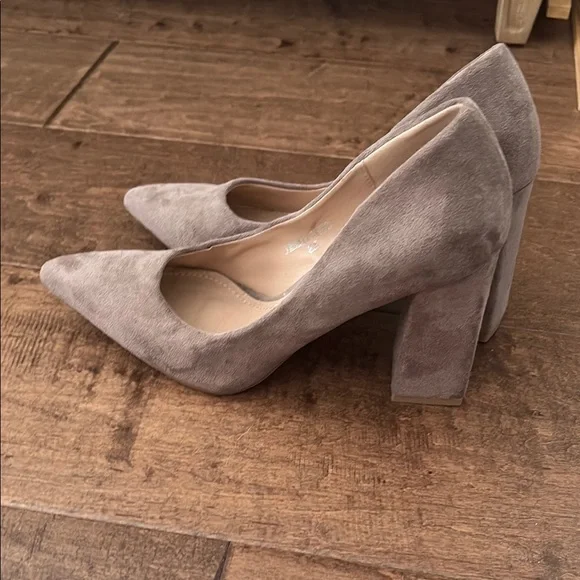 Vici Tan Heels Classic Pointed-Toe Pumps - Picture 3 of 5